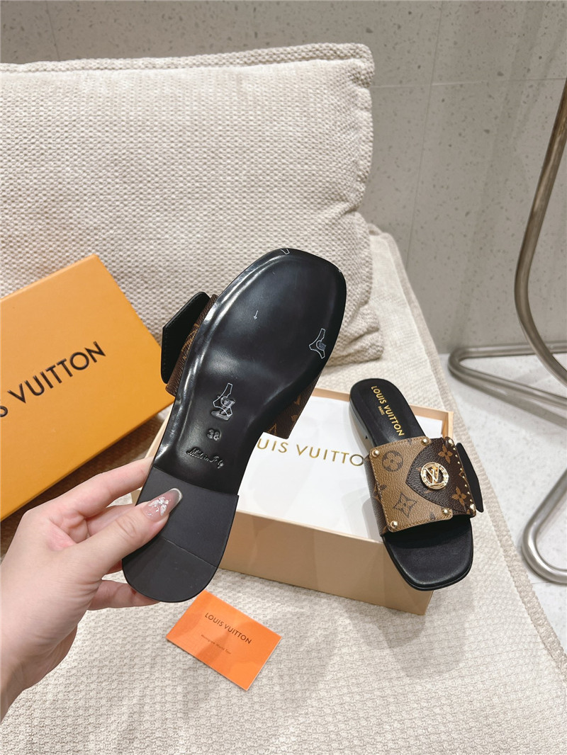 l0vis Vvtt0n lv frame flat mule cacao