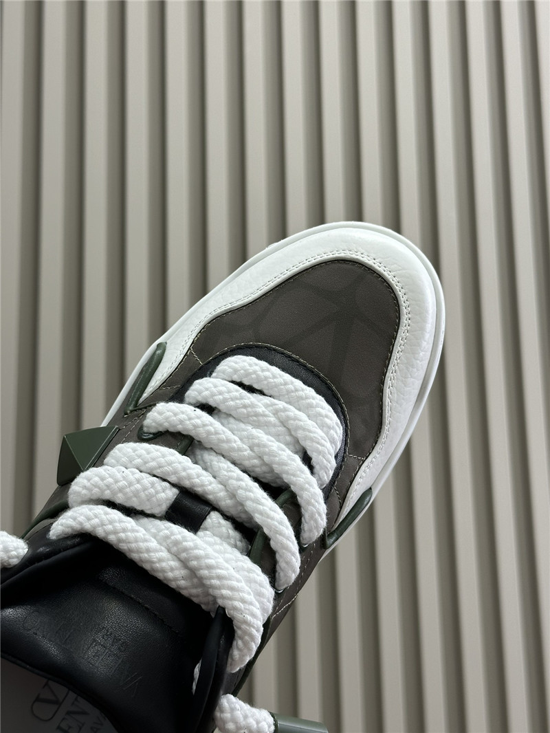 Va1e*ntin0 gray one stud xl low-top sneakers