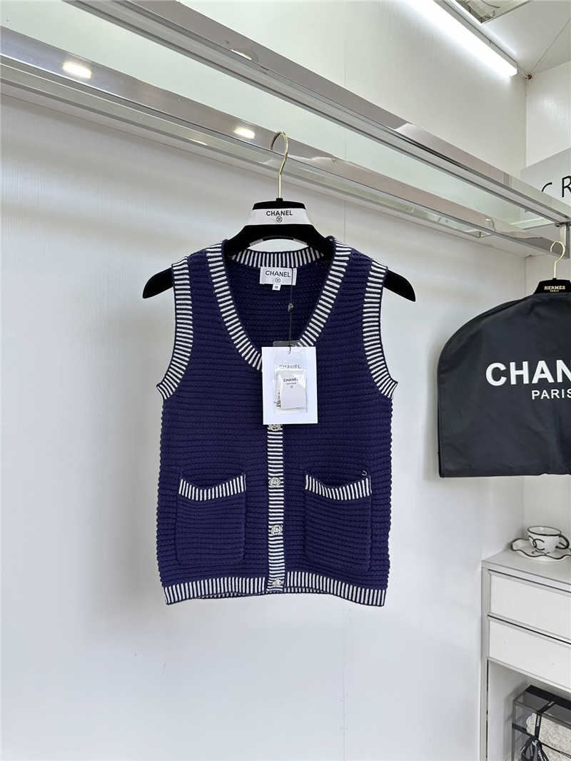 Ch**el contrasting v-neck knit vest