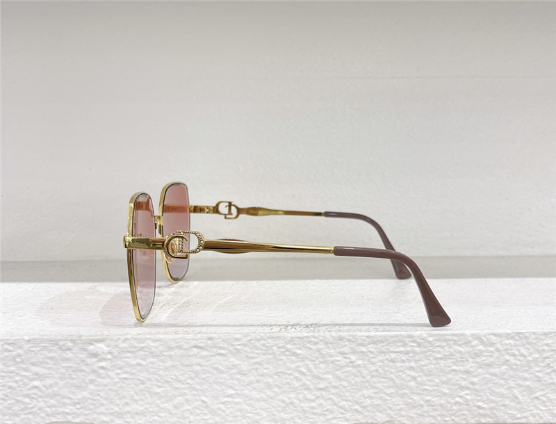 D10r stylish and noble sunglasses