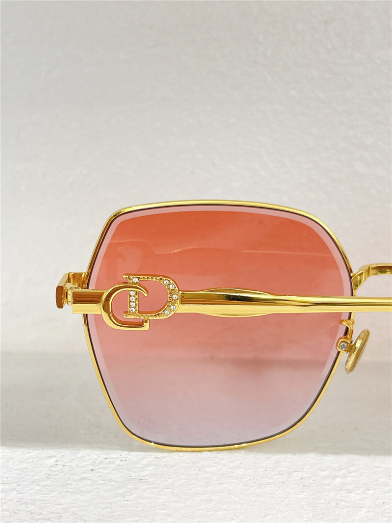 D10r stylish and noble sunglasses