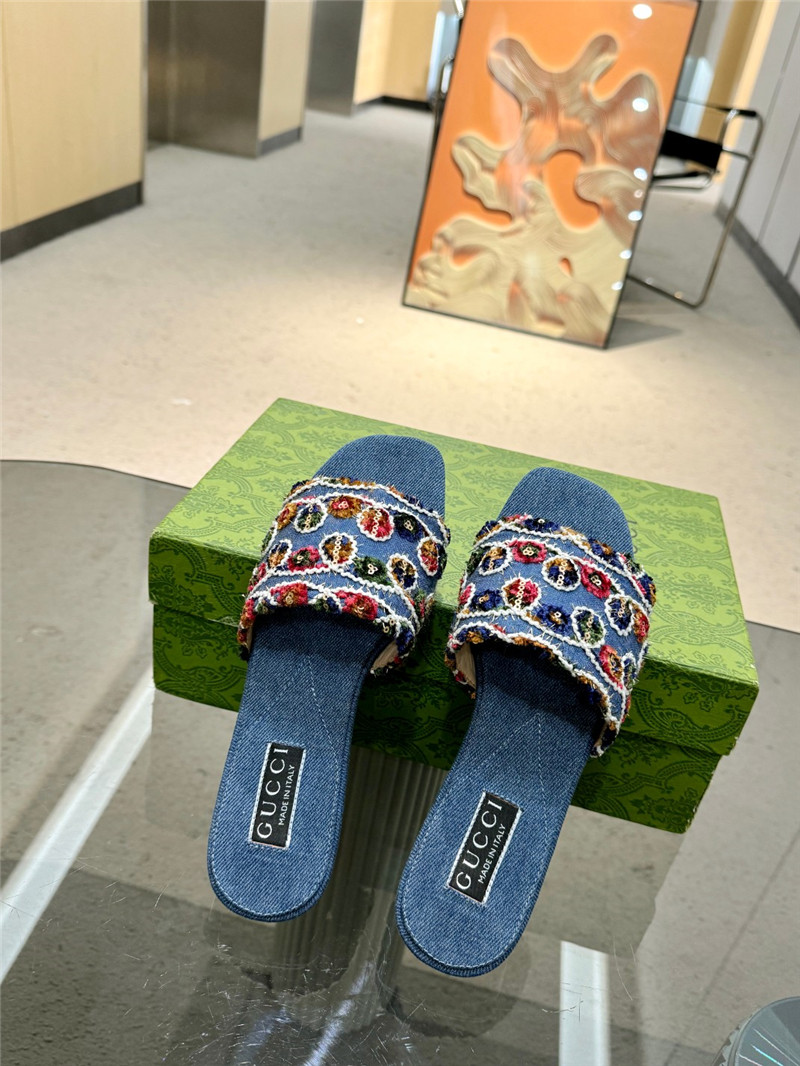 Gvc*1 slide sandals with floral embroidery in blue denim
