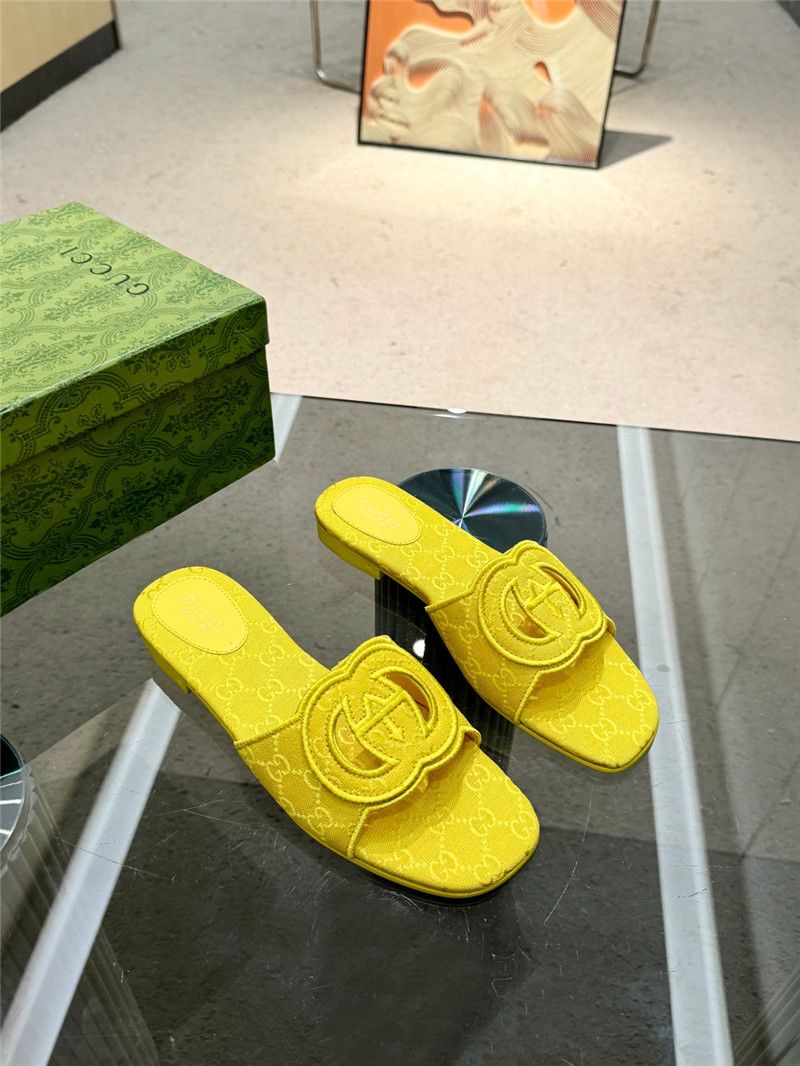Gvc*1 interlocking g slide sandal in yellow gg canvas