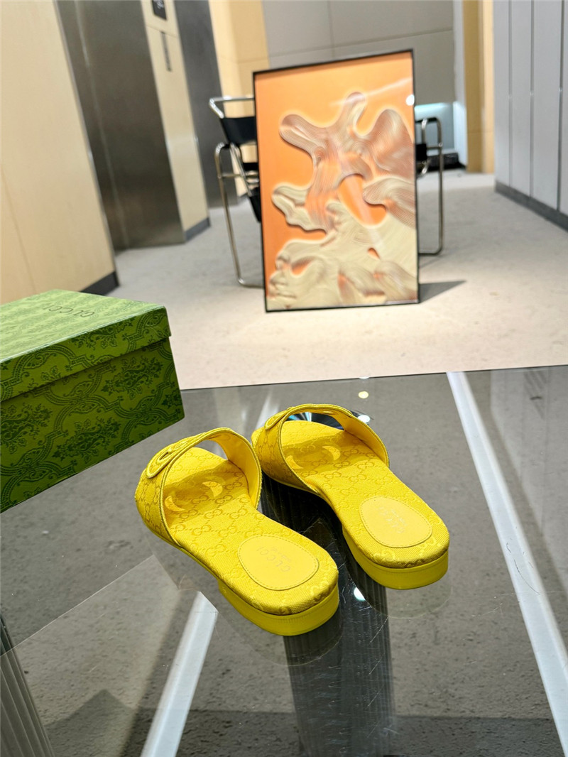 Gvc*1 interlocking g slide sandal in yellow gg canvas