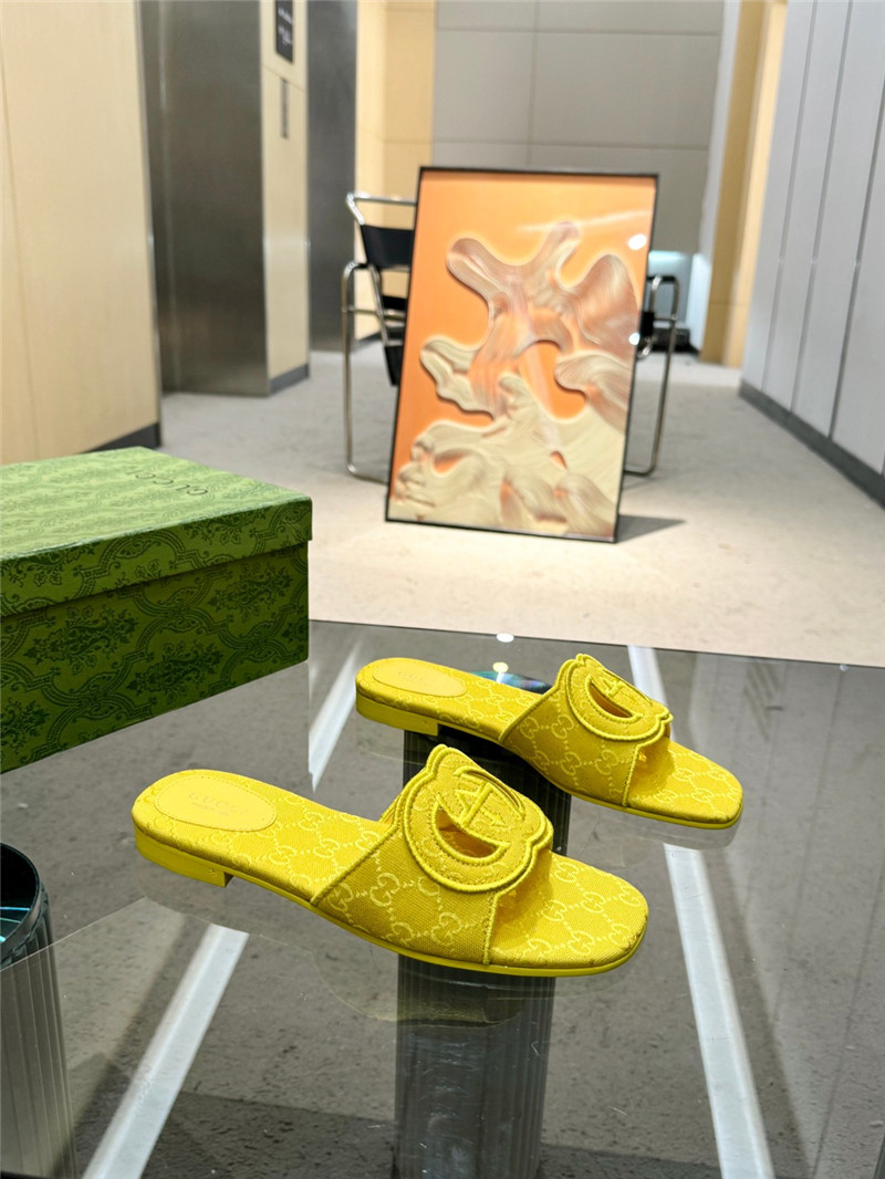 Gvc*1 interlocking g slide sandal in yellow gg canvas