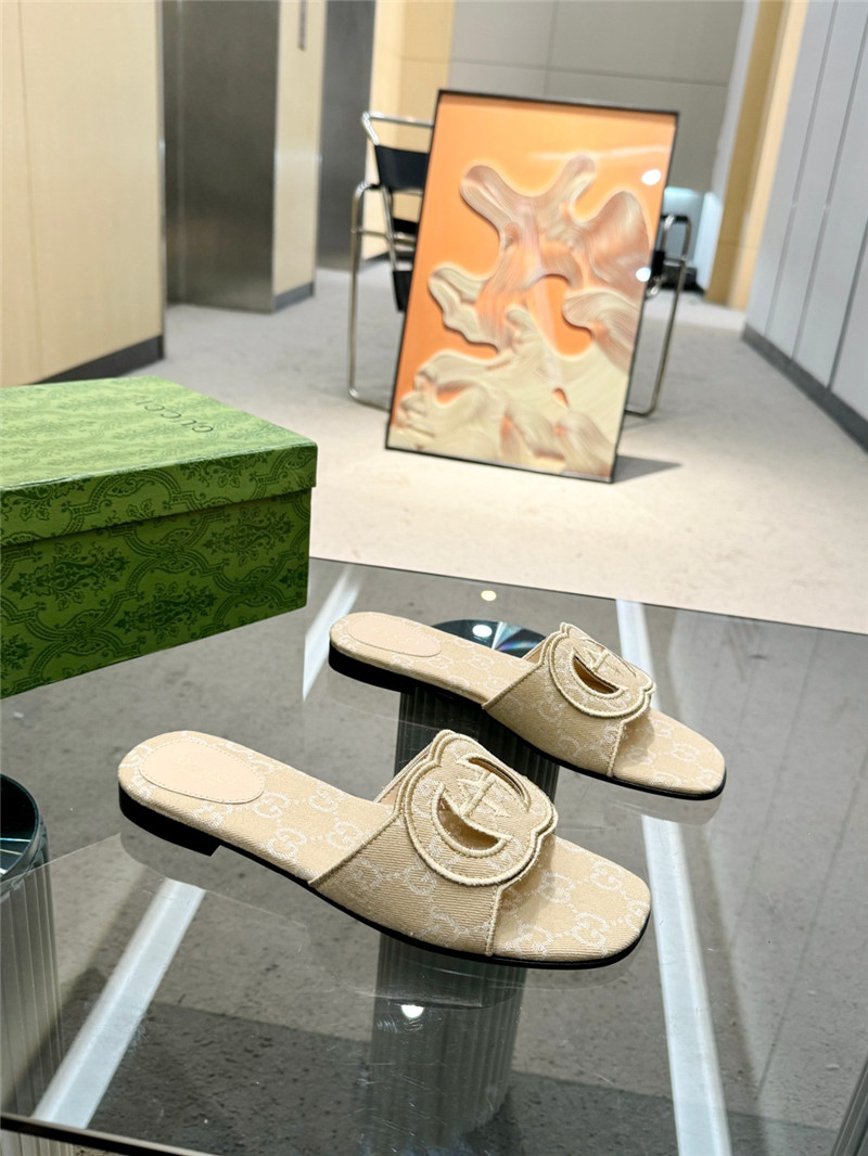 Gvc*1 interlocking g slide sandal in ivory gg canvas