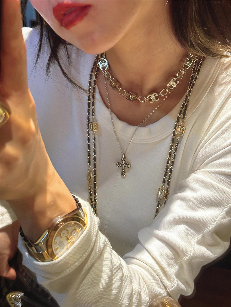 ch**el half D1am0nd double c long chain