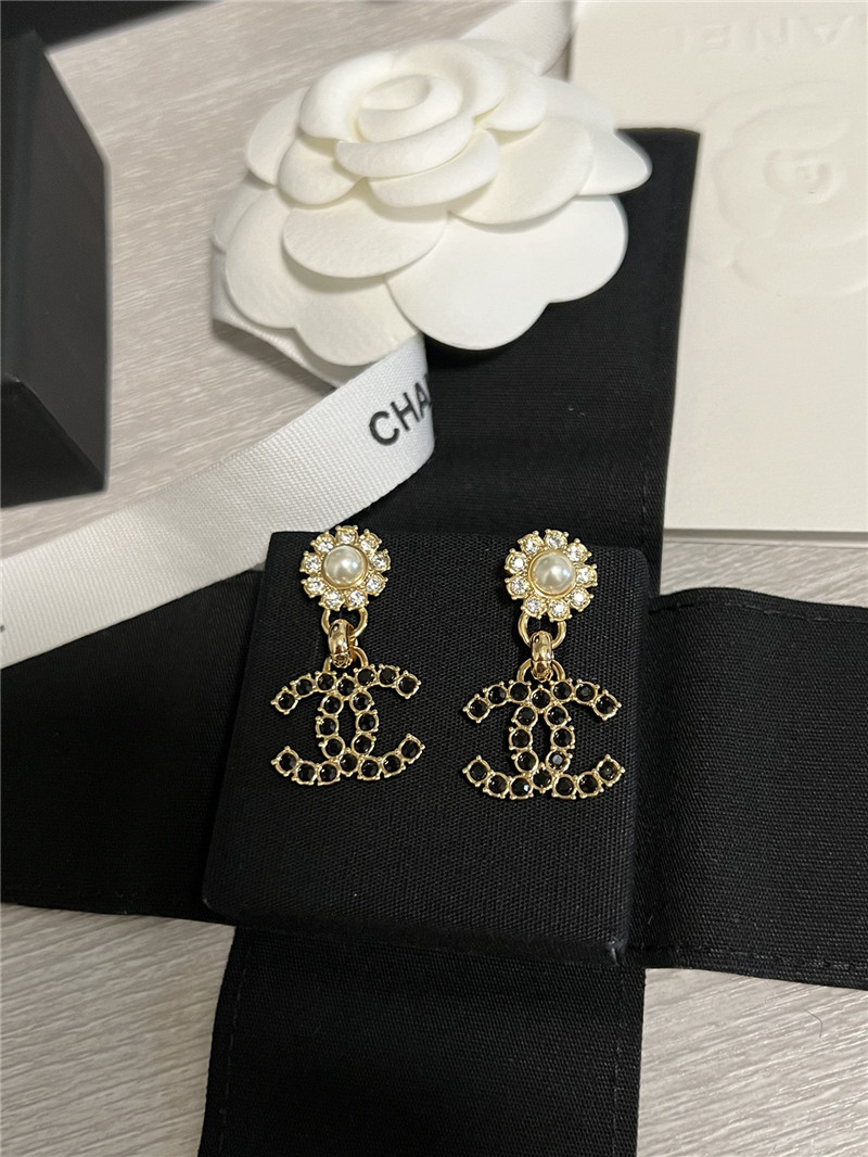 ch**el pearl flower black D1am0nd double c earrings