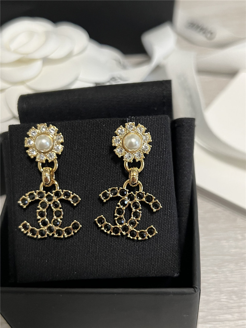 ch**el pearl flower black D1am0nd double c earrings