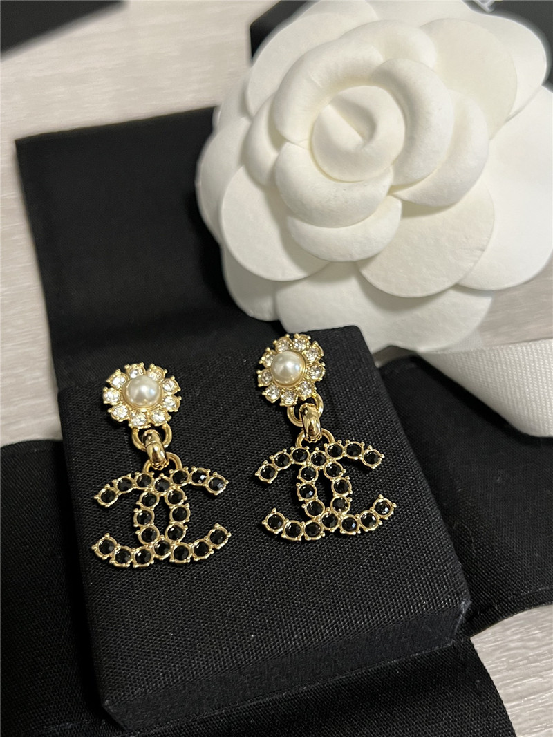 ch**el pearl flower black D1am0nd double c earrings