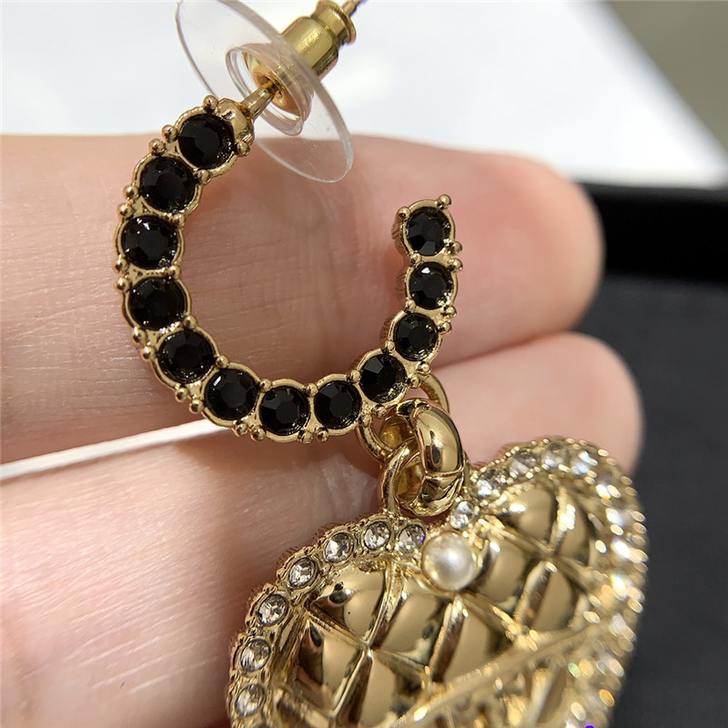 ch**el half curved black D1am0nd hanging D1am0nd heart earrings