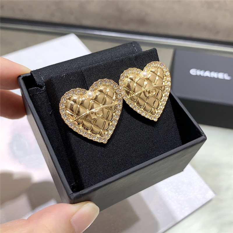 ch**el D1am0nd heart earrings