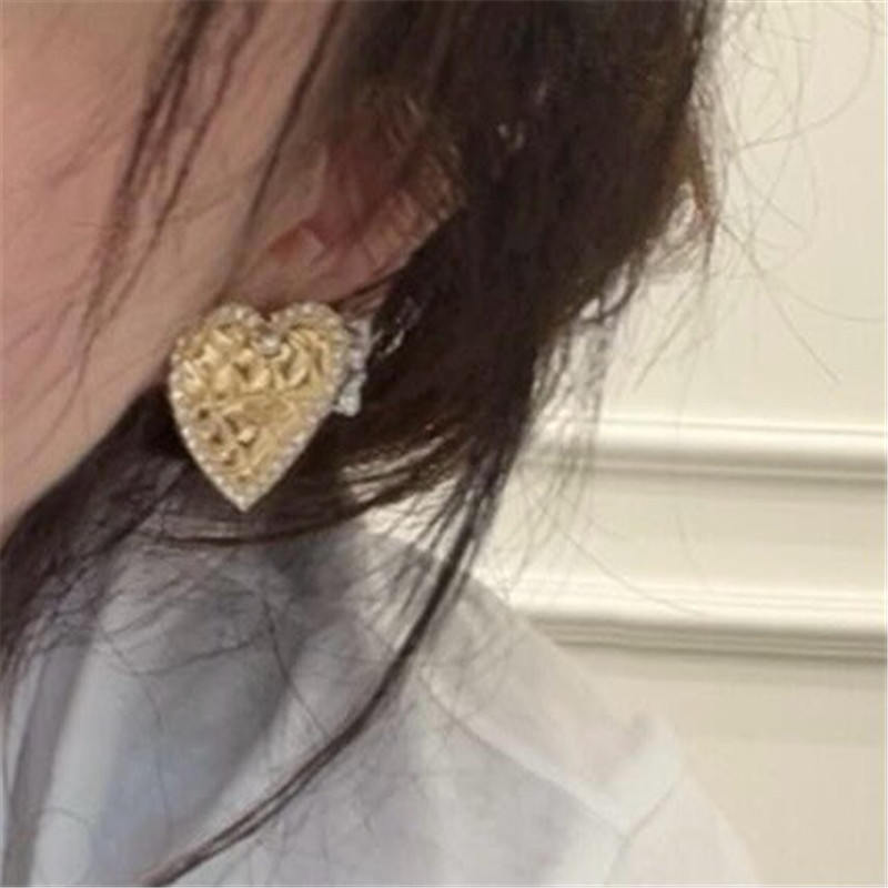 ch**el D1am0nd heart earrings