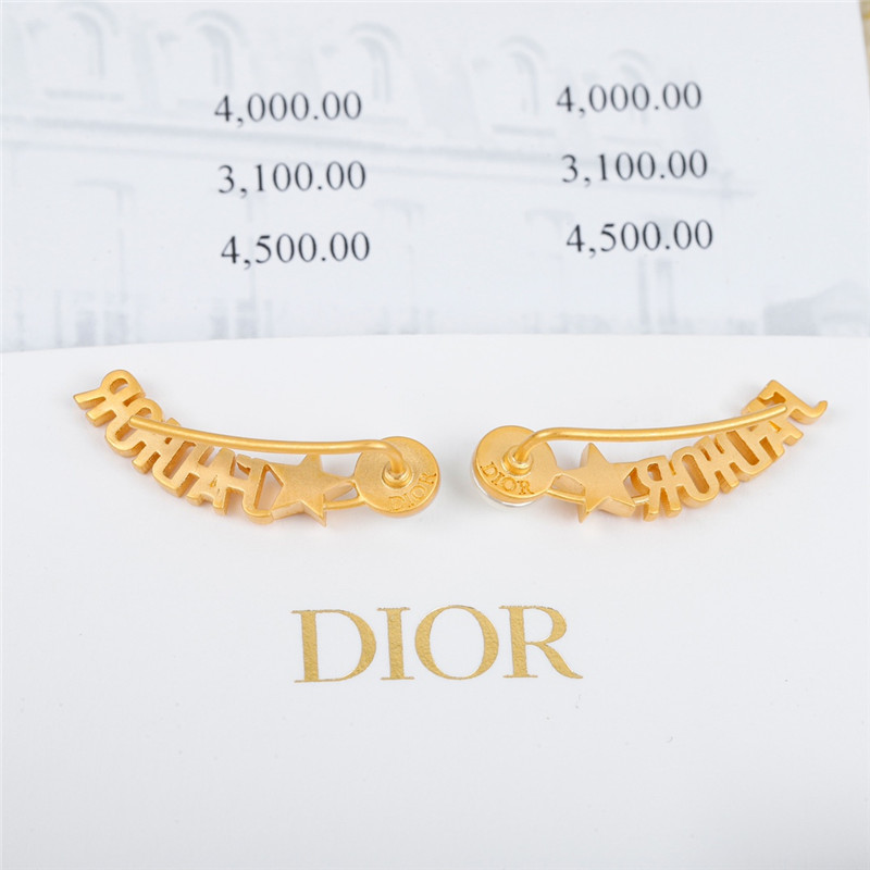 D10r letter pearl earrings