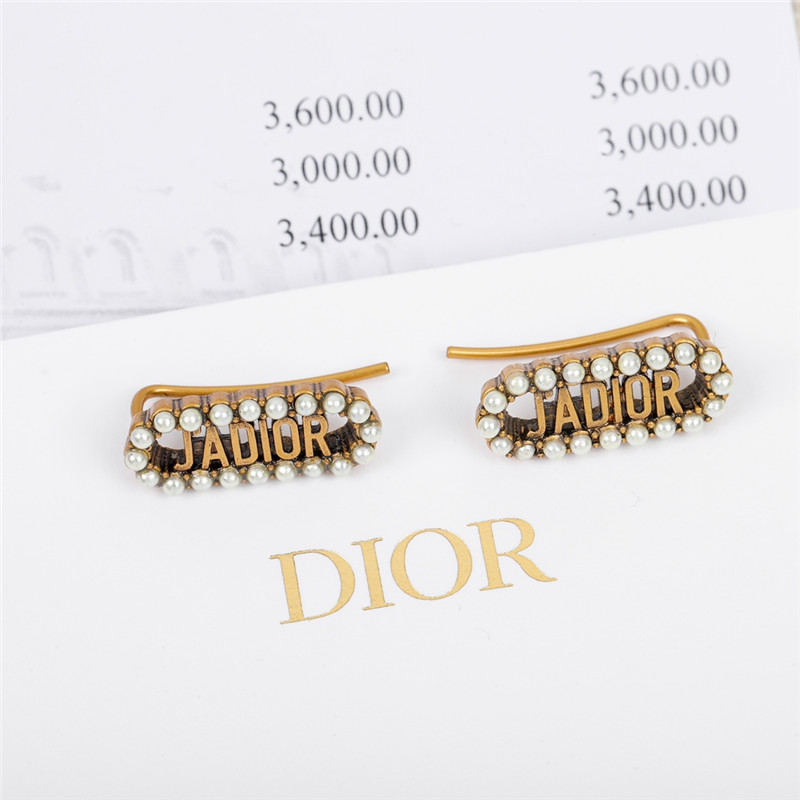 D10r letter pearl earrings