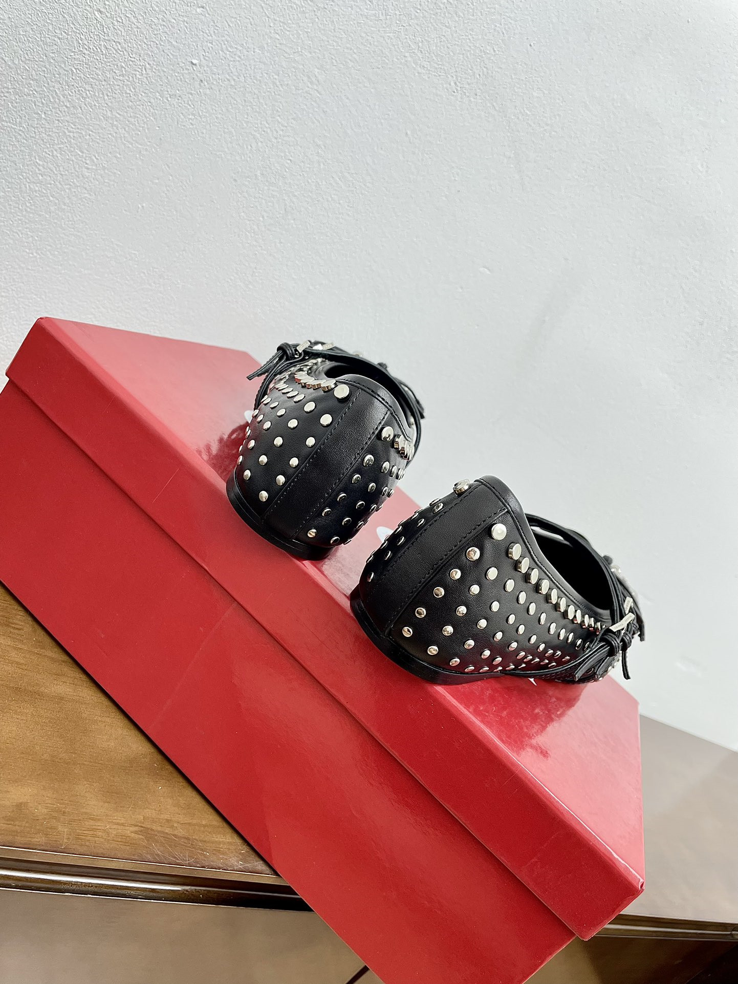 Gvc*1 horsebit ballet flat in black leather and studs