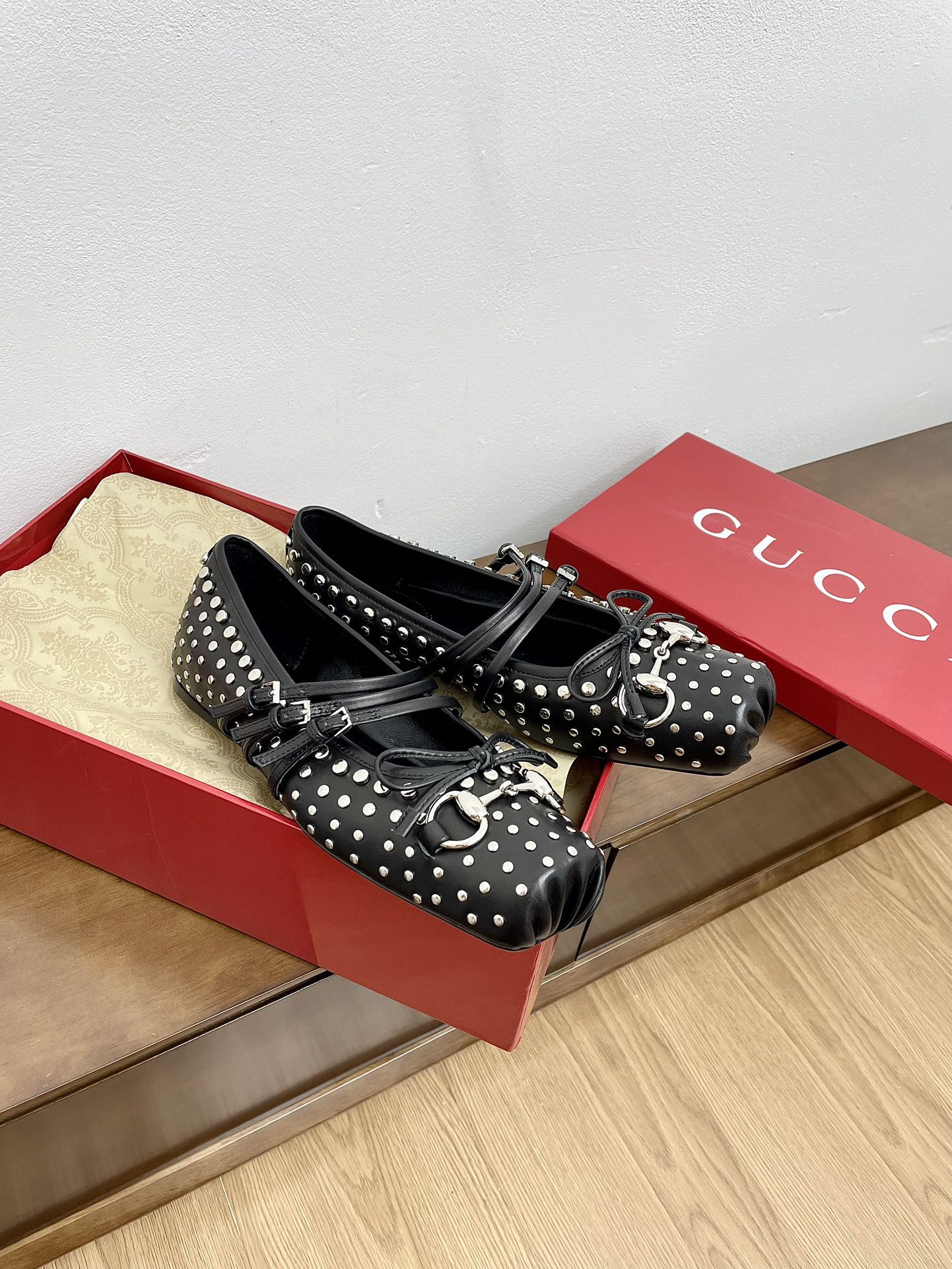 Gvc*1 horsebit ballet flat in black leather and studs