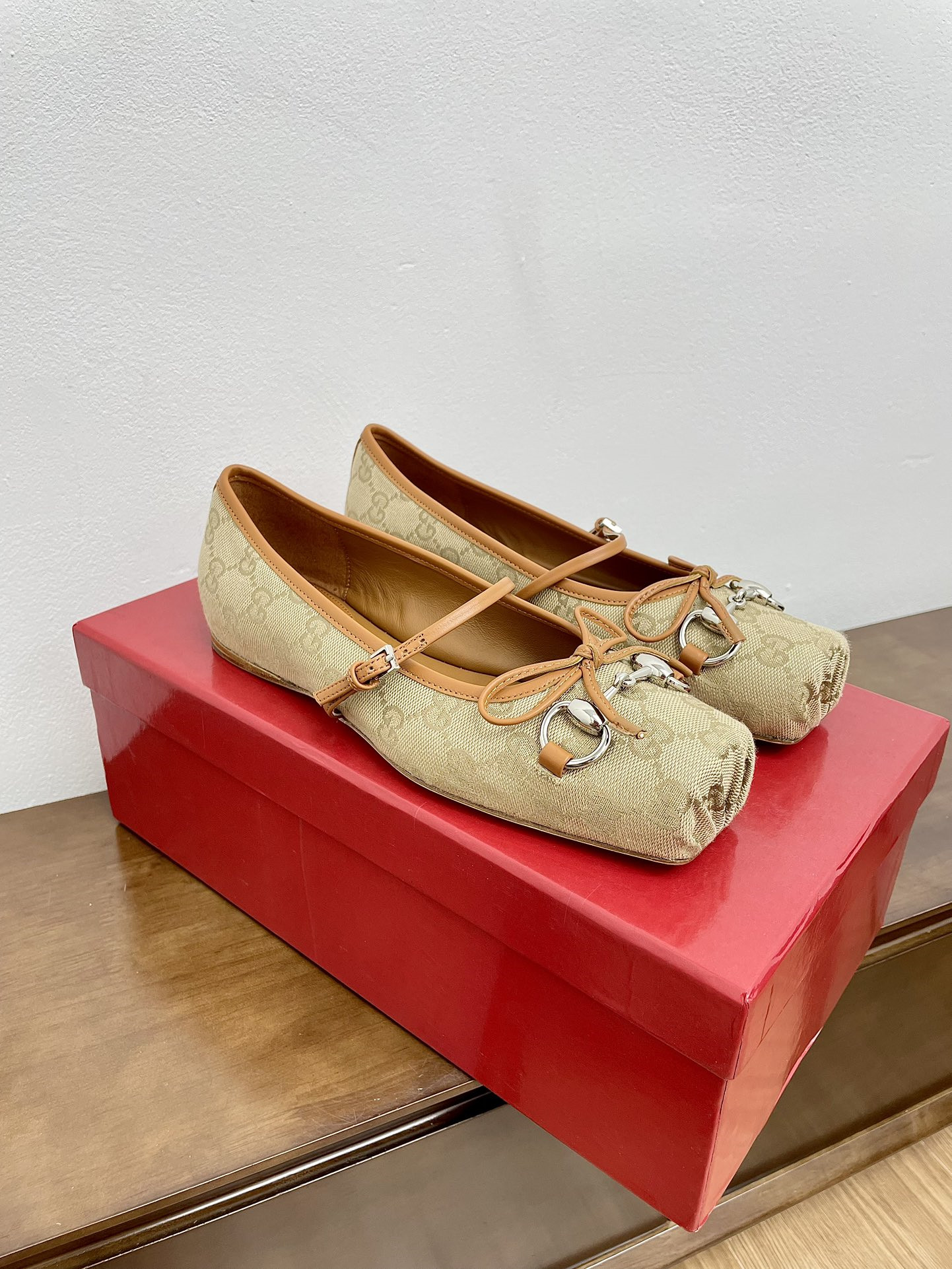 Gvc*1 horsebit ballet flat in beige & brown gg canvas