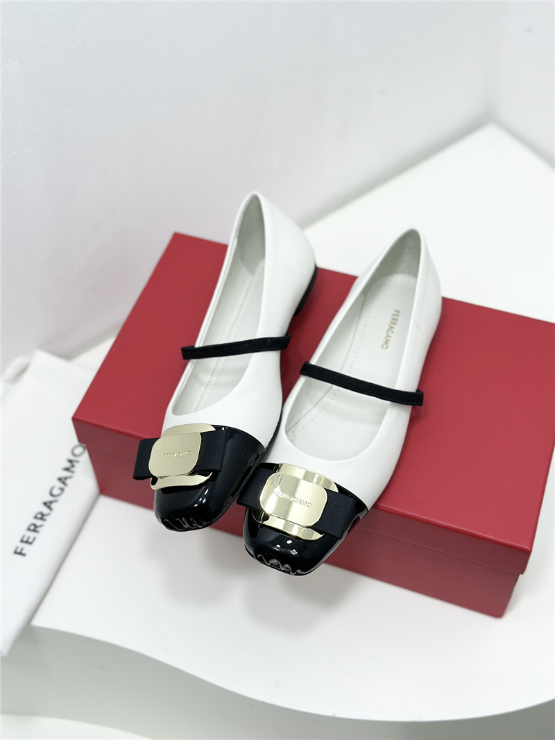 Ferragamo New Vara Plate Ballet Flat Nappa white and black