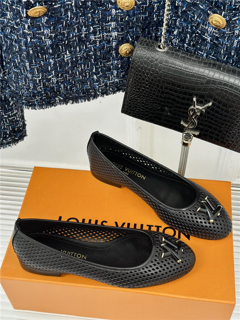 l0vis Vvtt0n shake flat ballerinas in black perforated lambskin