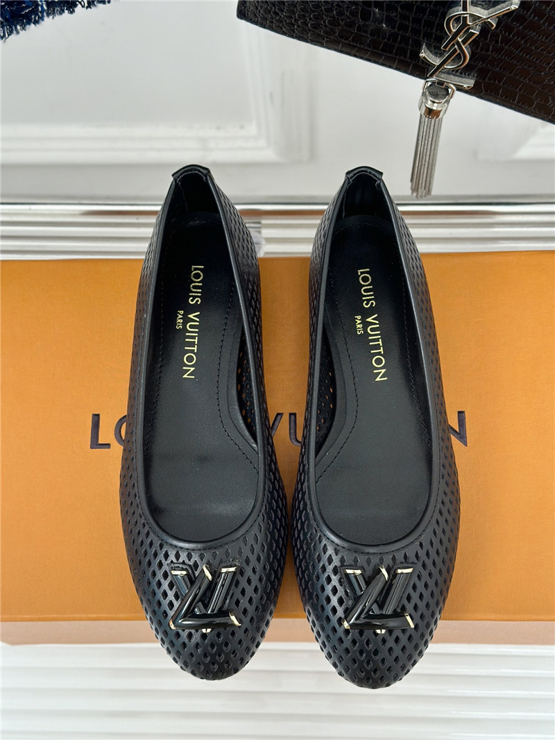 l0vis Vvtt0n shake flat ballerinas in black perforated lambskin