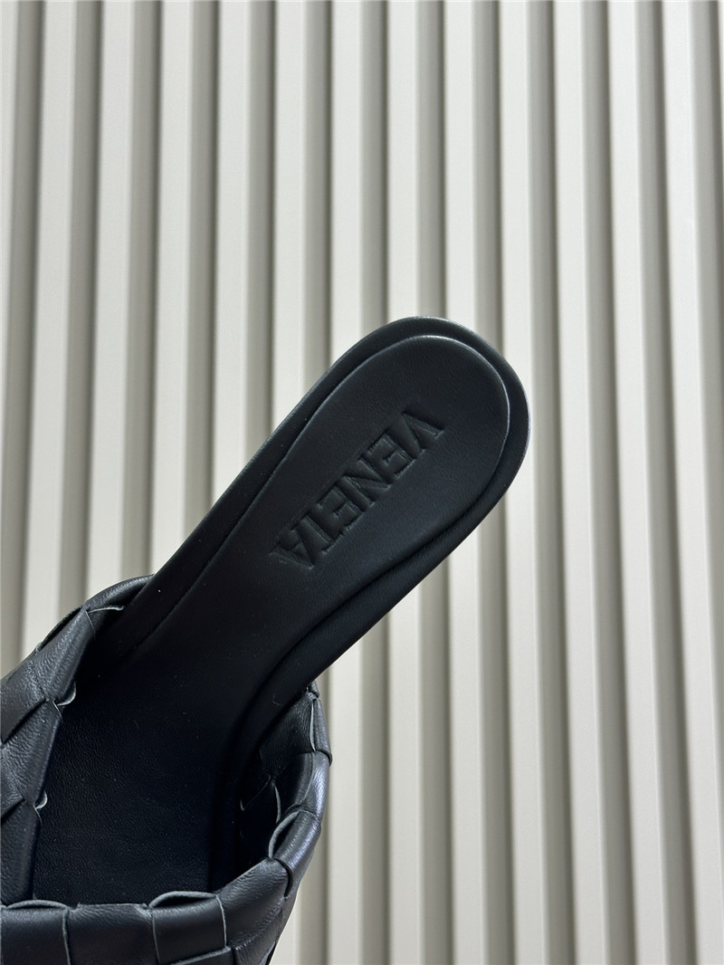 b0tt*ga Ven*ta mid heel blink mule in intrecciato black