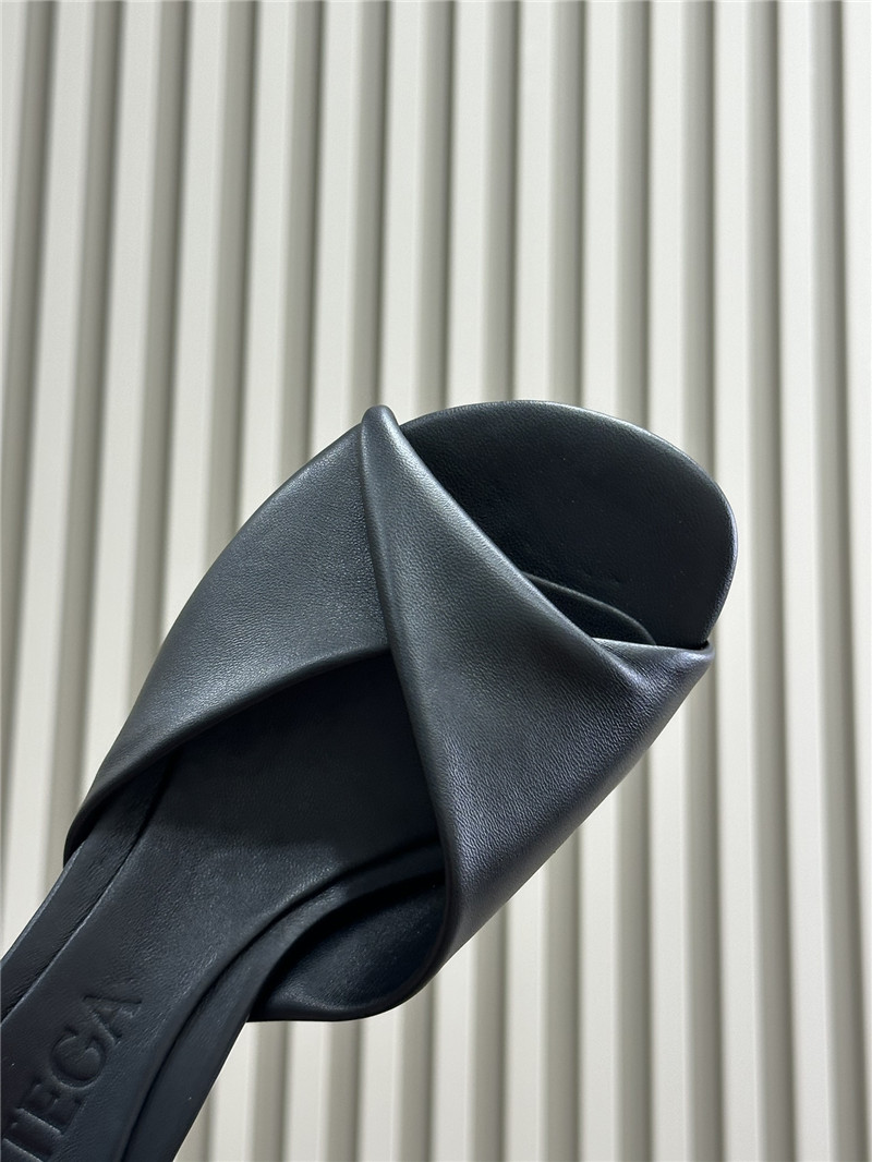 b0tt*ga Ven*ta mid heel blink mule in black lambskin