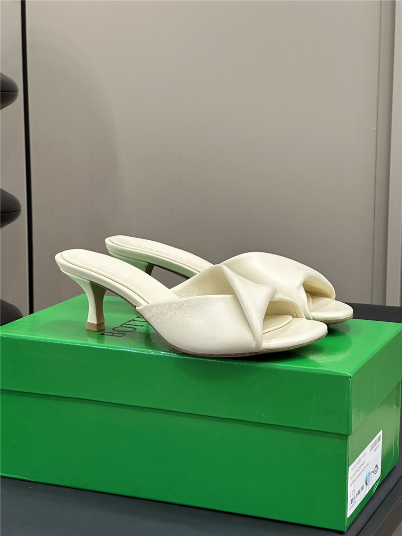 b0tt*ga Ven*ta mid heel blink mule in sea salt lambskin
