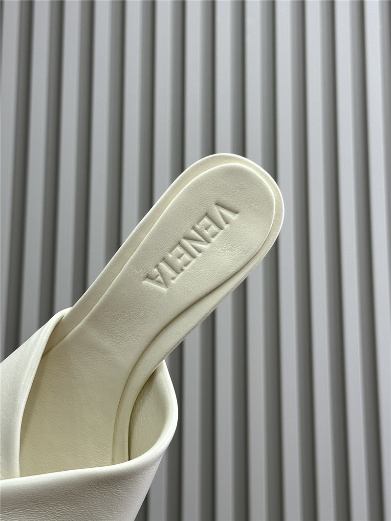 b0tt*ga Ven*ta mid heel blink mule in sea salt lambskin