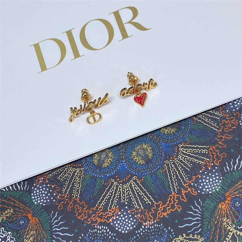 D10r red heart letter earrings