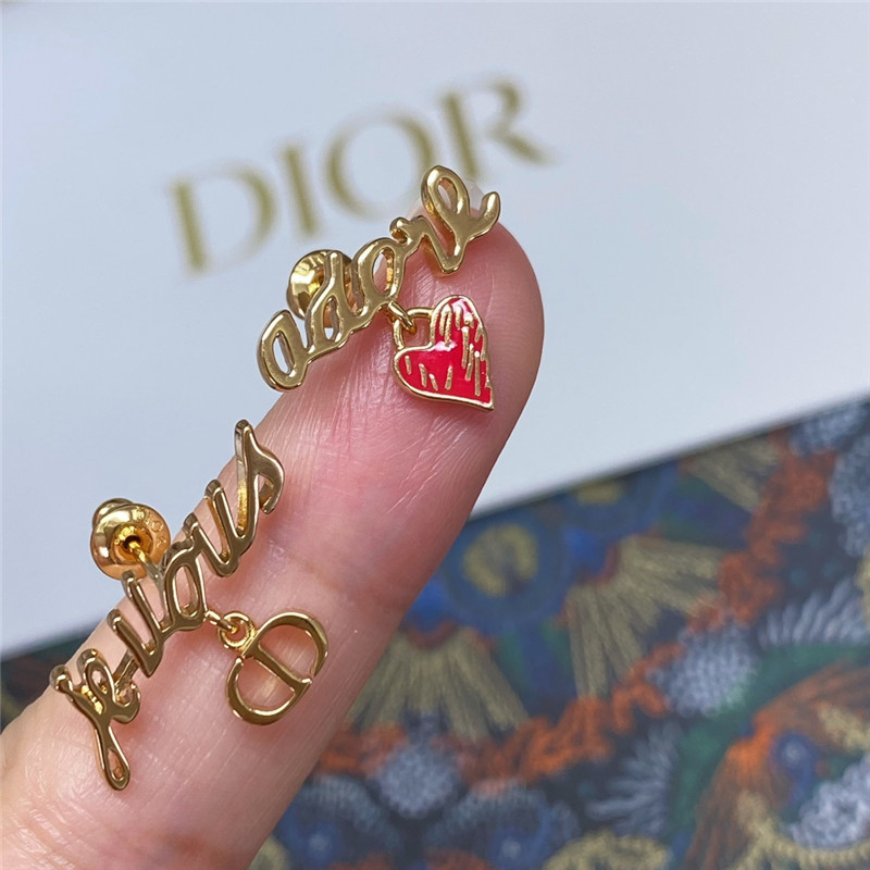 D10r red heart letter earrings