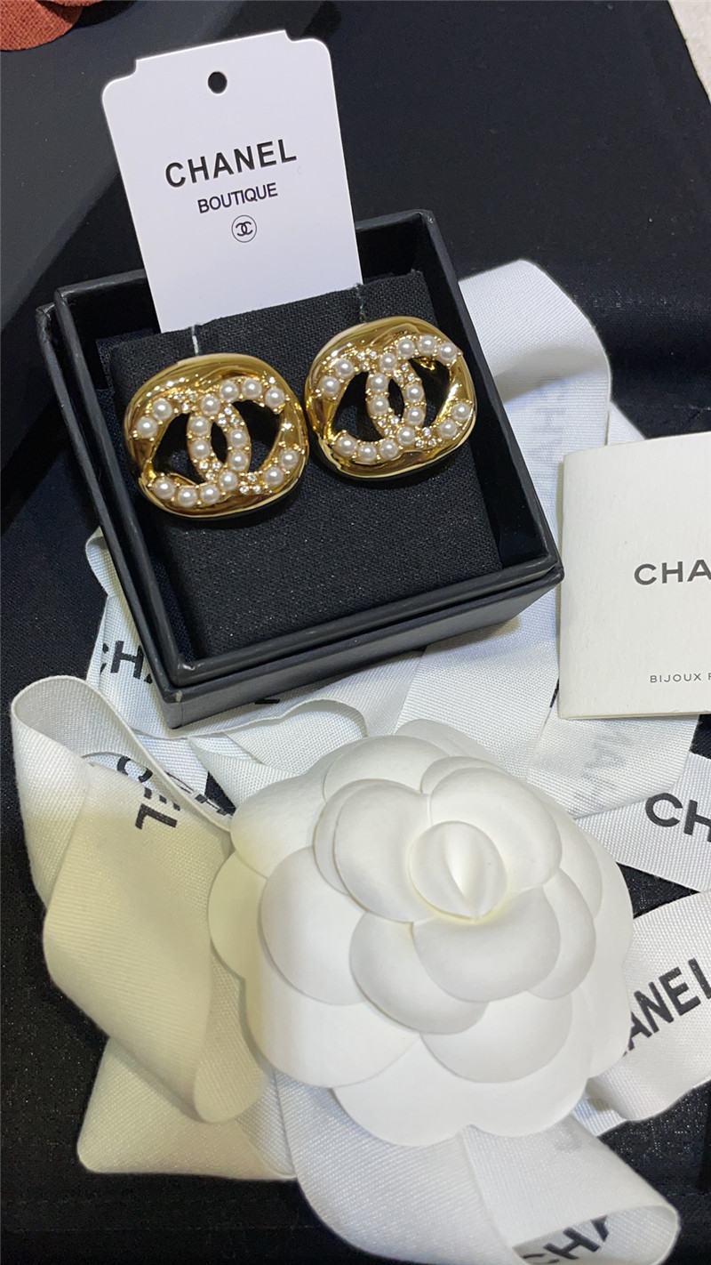 Ch**el hollow twisted sugar cube earrings