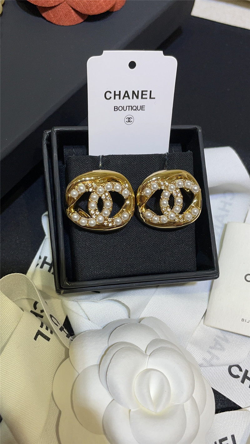 Ch**el hollow twisted sugar cube earrings