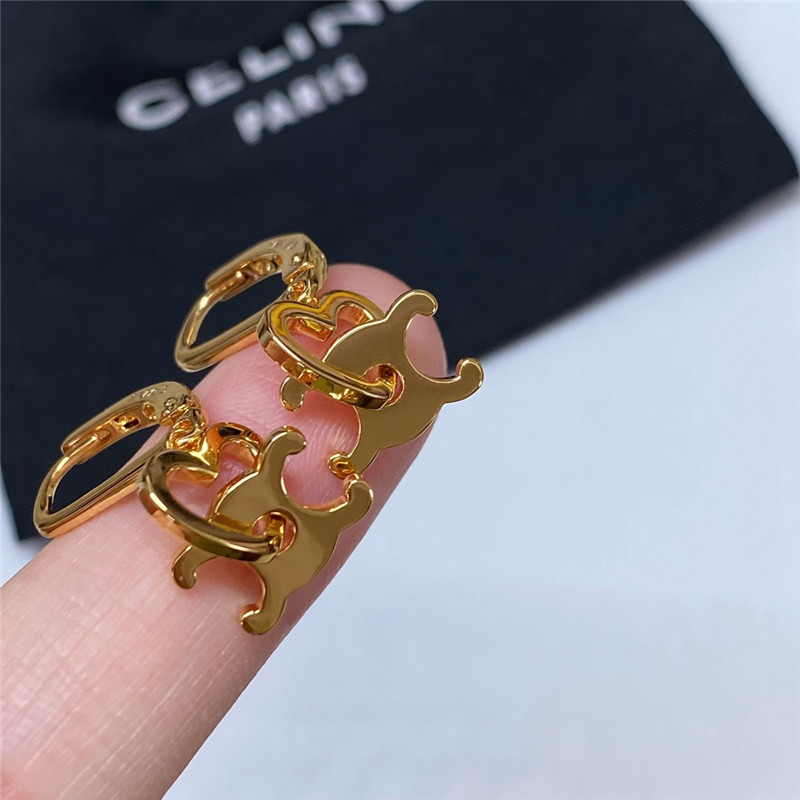 Ce1i*e arc de triomphe heart earrings