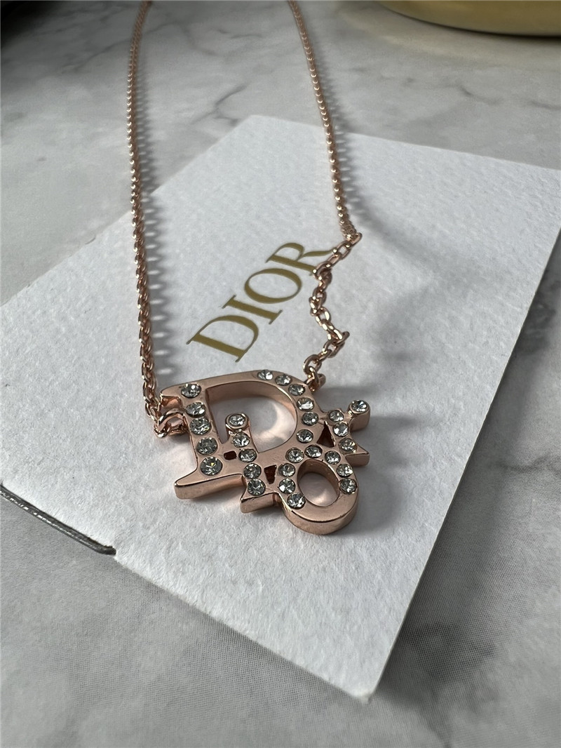D10r new necklace