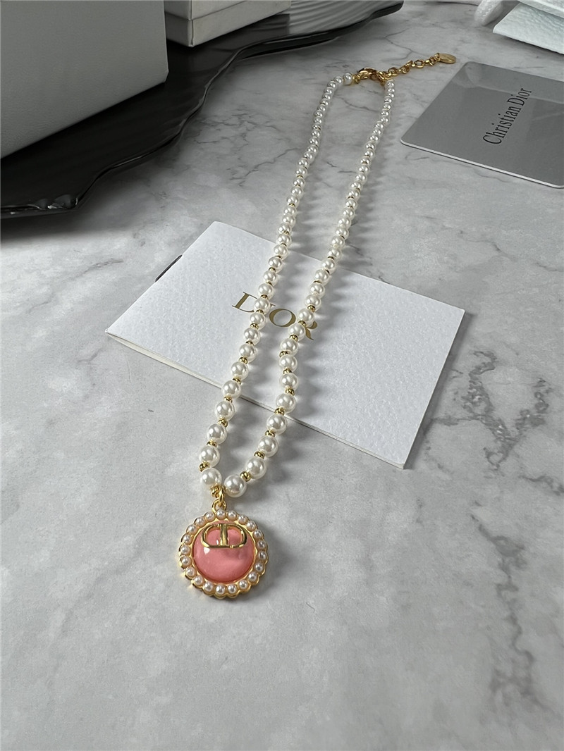 D10r new necklace
