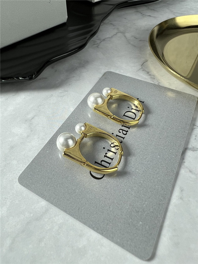 D10r pearl earrings