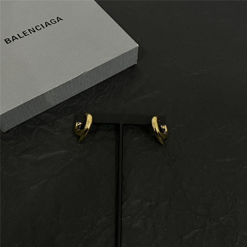 Ba1en*iaga simple and elegant earrings