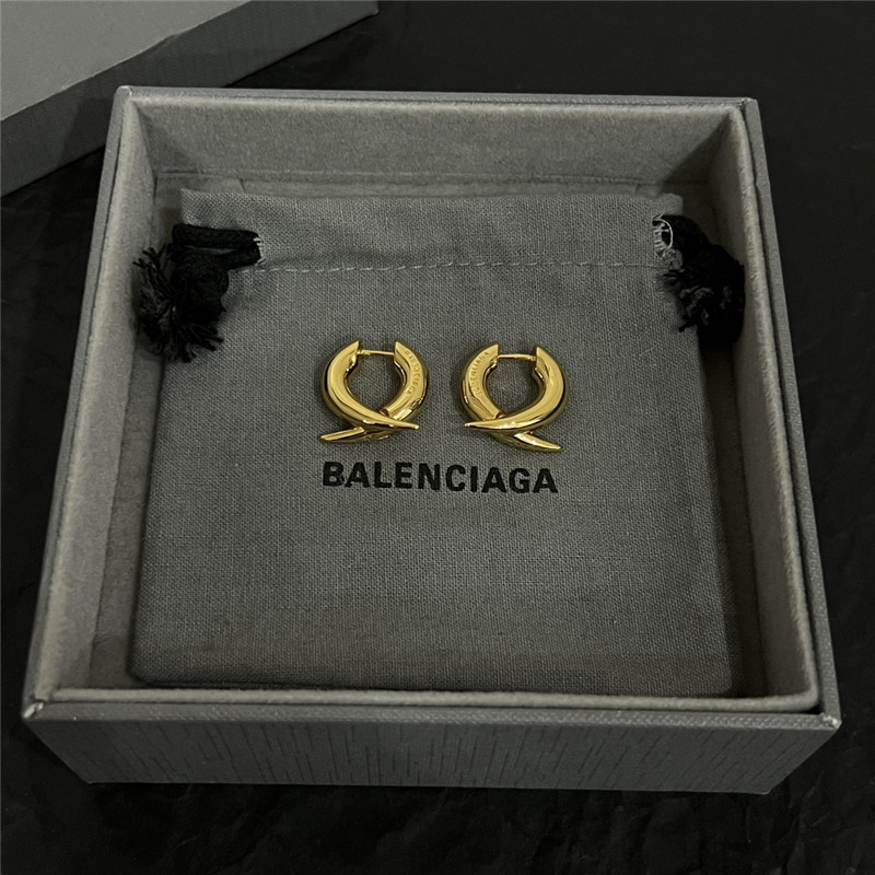 Ba1en*iaga simple and elegant earrings