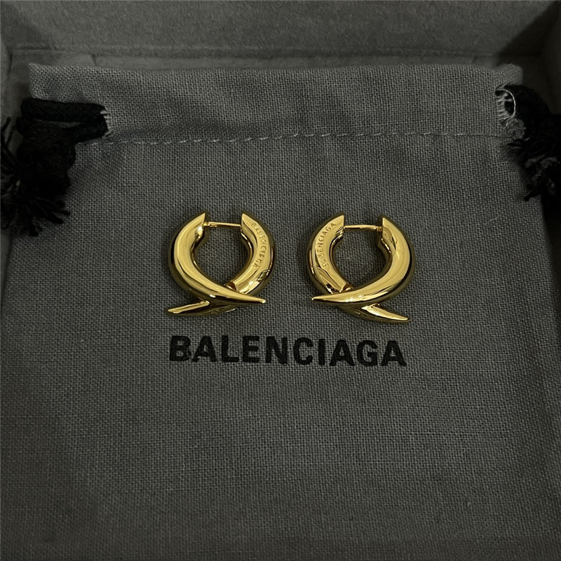 Ba1en*iaga simple and elegant earrings
