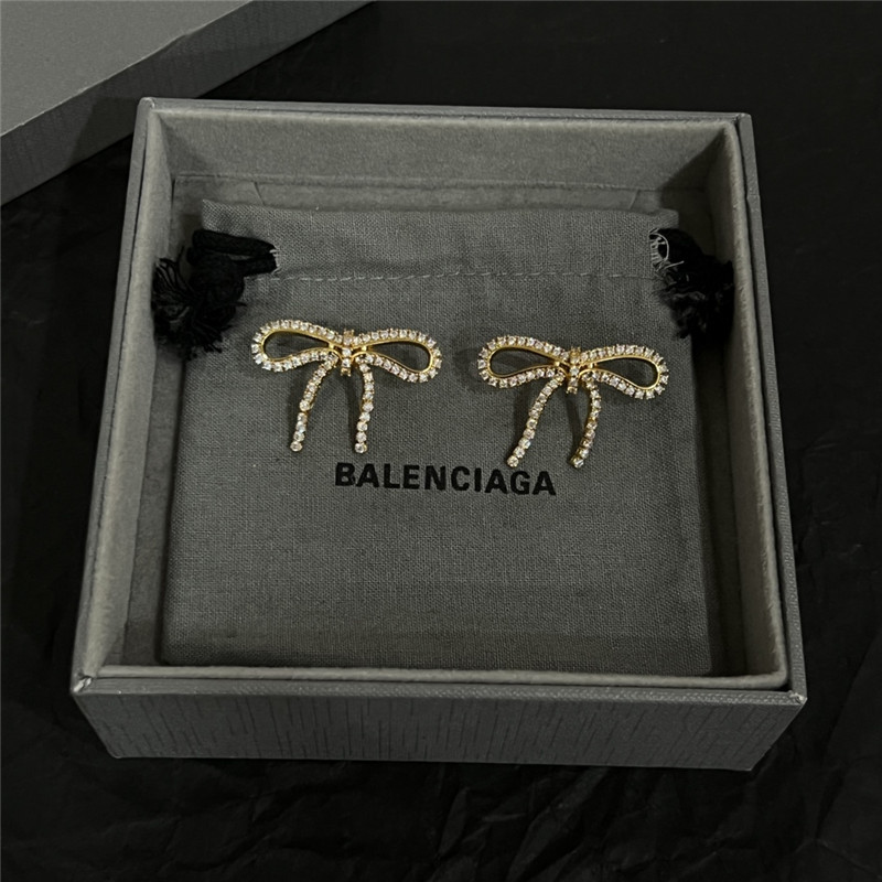 Ba1en*iaga simple and elegant earrings