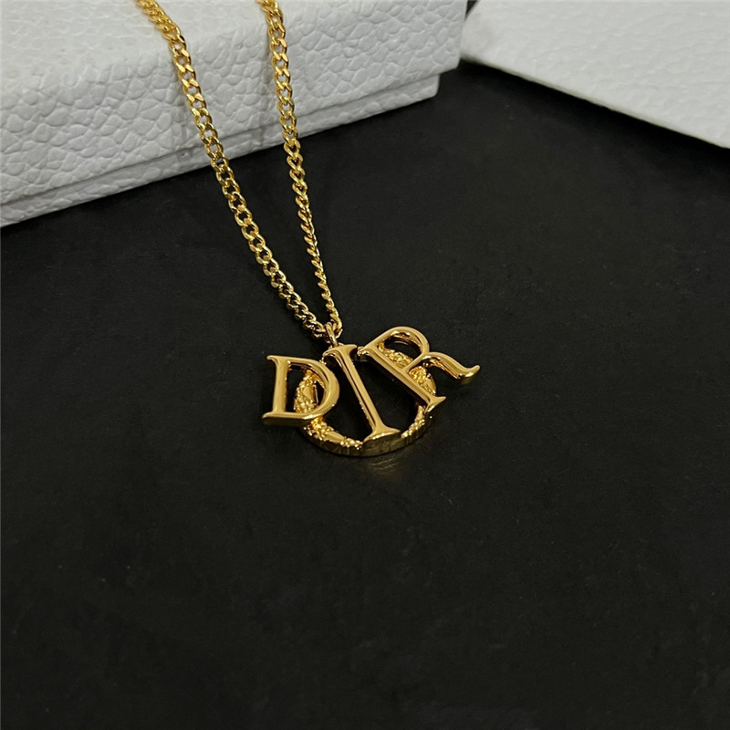 D10r vintage necklace