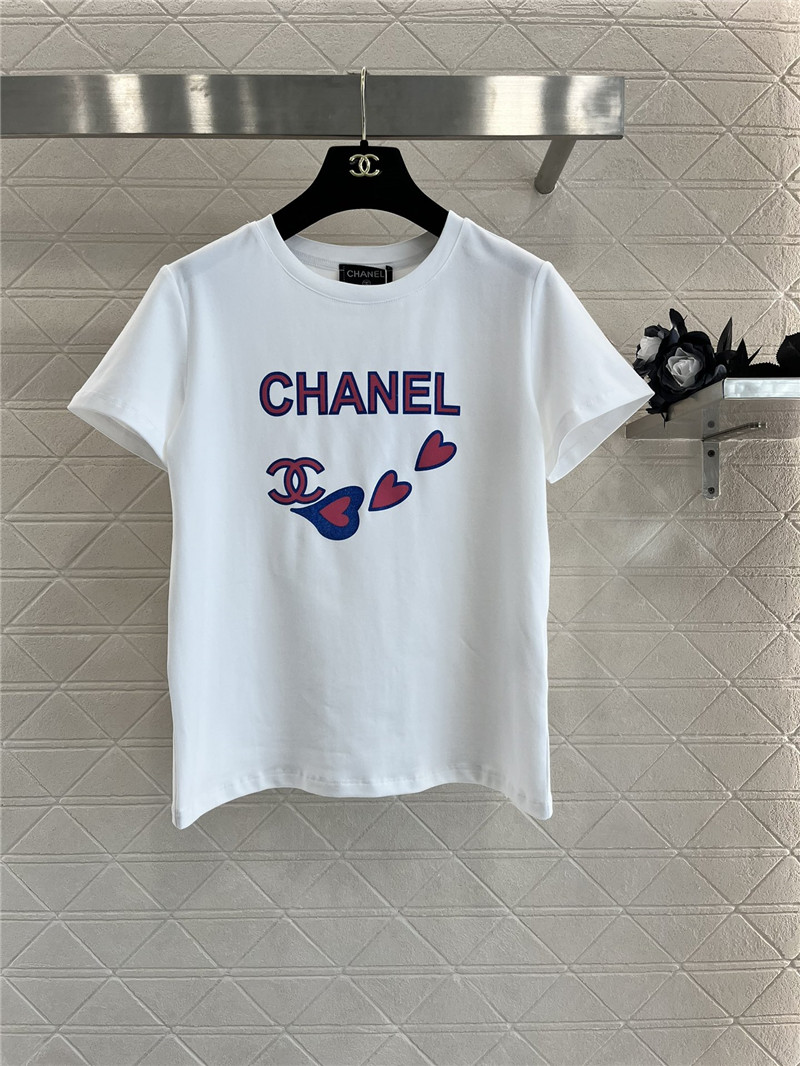 Ch**el heart print t-shirt replica clothing