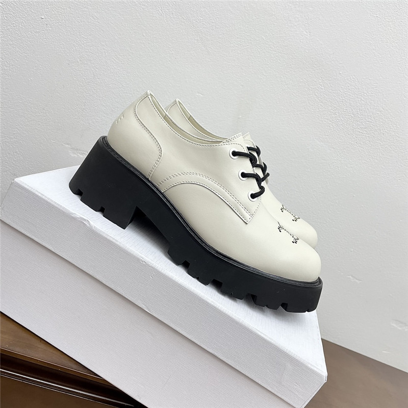 Ce1i*e triomphe rangers derby in white polished bull
