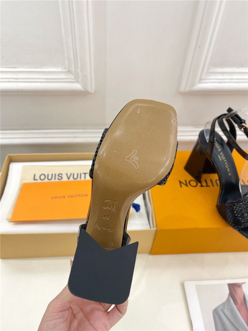 l0vis Vvtt0n shake sandal in black patent calfskin