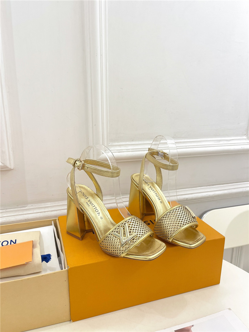 l0vis Vvtt0n shake sandal in gold calfskin