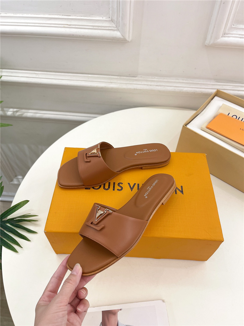 l0vis Vvtt0n lv capri flat mule camel