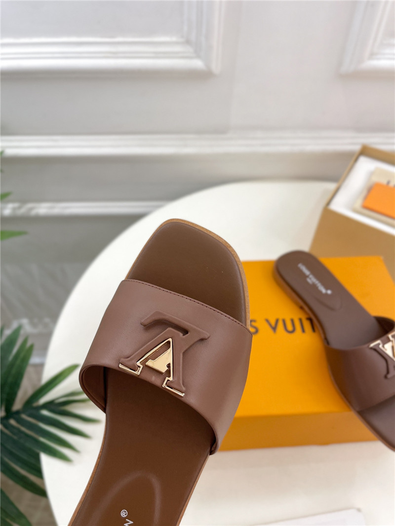 l0vis Vvtt0n lv capri flat mule brown