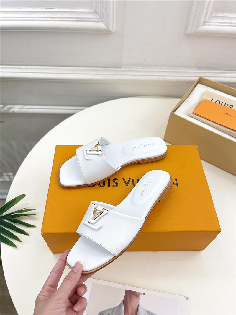 l0vis Vvtt0n lv capri flat mule white