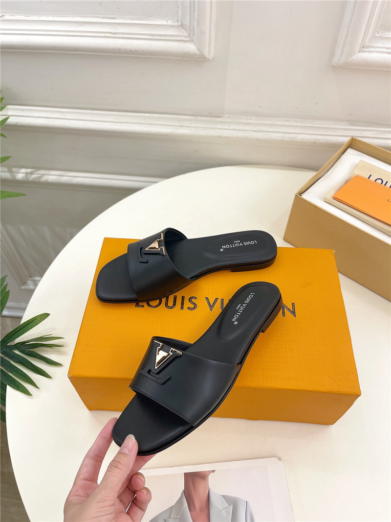 l0vis Vvtt0n lv capri flat mule black